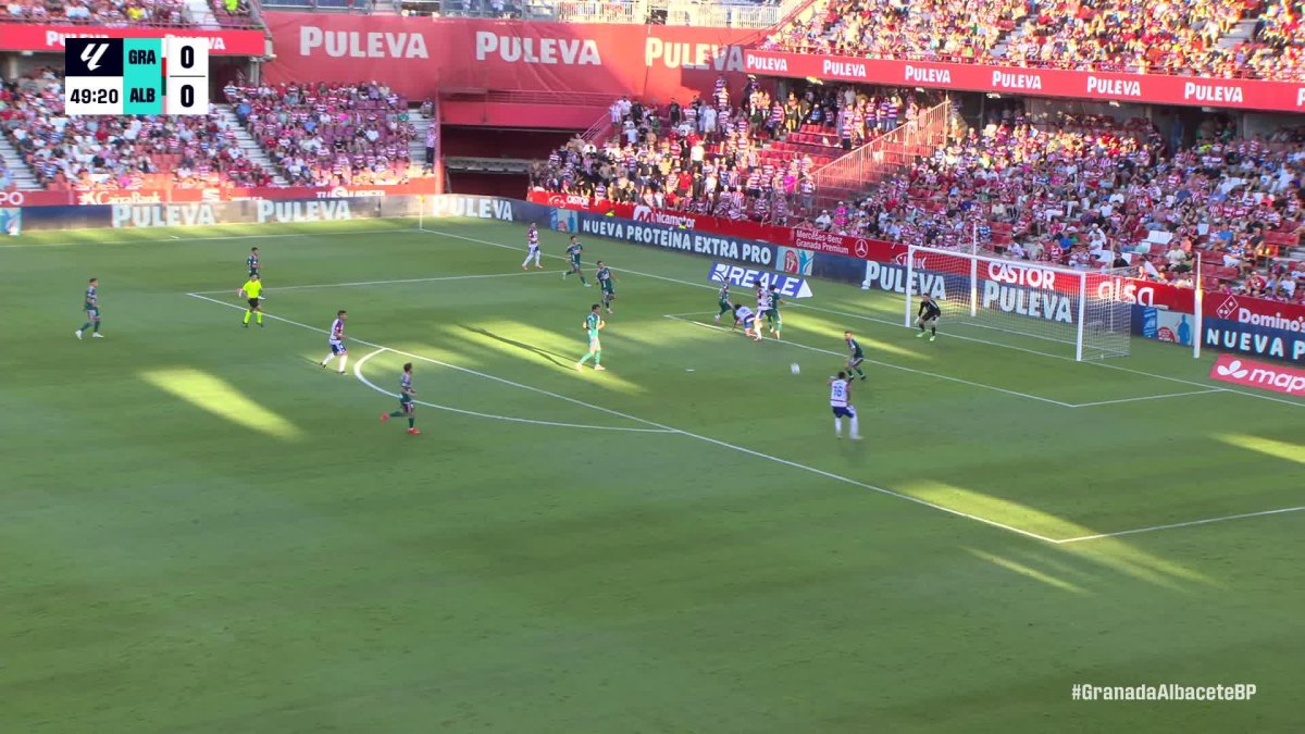 El Albacete Balompié empata en Granada y evita una nueva derrota con un penalti de Higinio