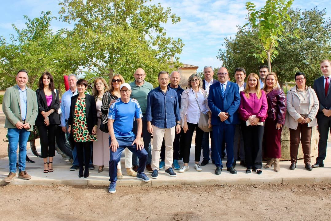 Aguas Nuevas conmemora su 60 aniversario con un homenaje a los primeros colonos y la inauguración de un monolito