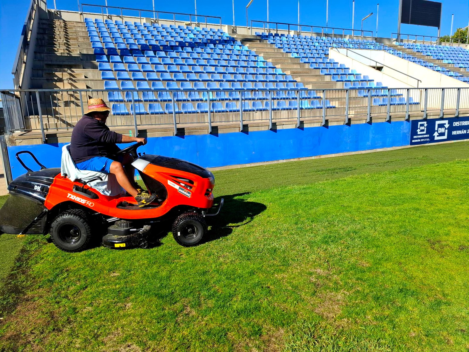 El Ayuntamiento de Puertollano adquiere hidrolimpiadoras para mejorar instalaciones deportivas