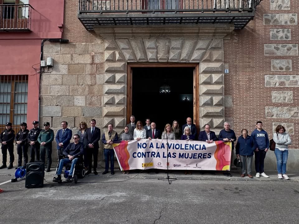 El Ayuntamiento de Toledo rinde tributo a las víctimas de violencia de género en octubre