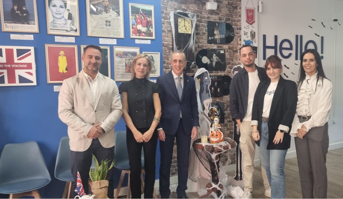 La academia de inglés 1st Avenue de Puertollano amplía sus instalaciones tras un año de éxito