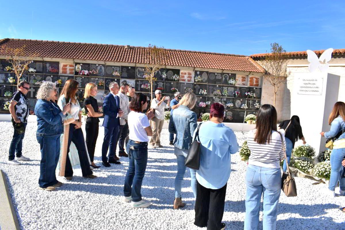 Puertollano rinde tributo a los bebés fallecidos con un nuevo espacio de recuerdo en el Cementerio Municipal