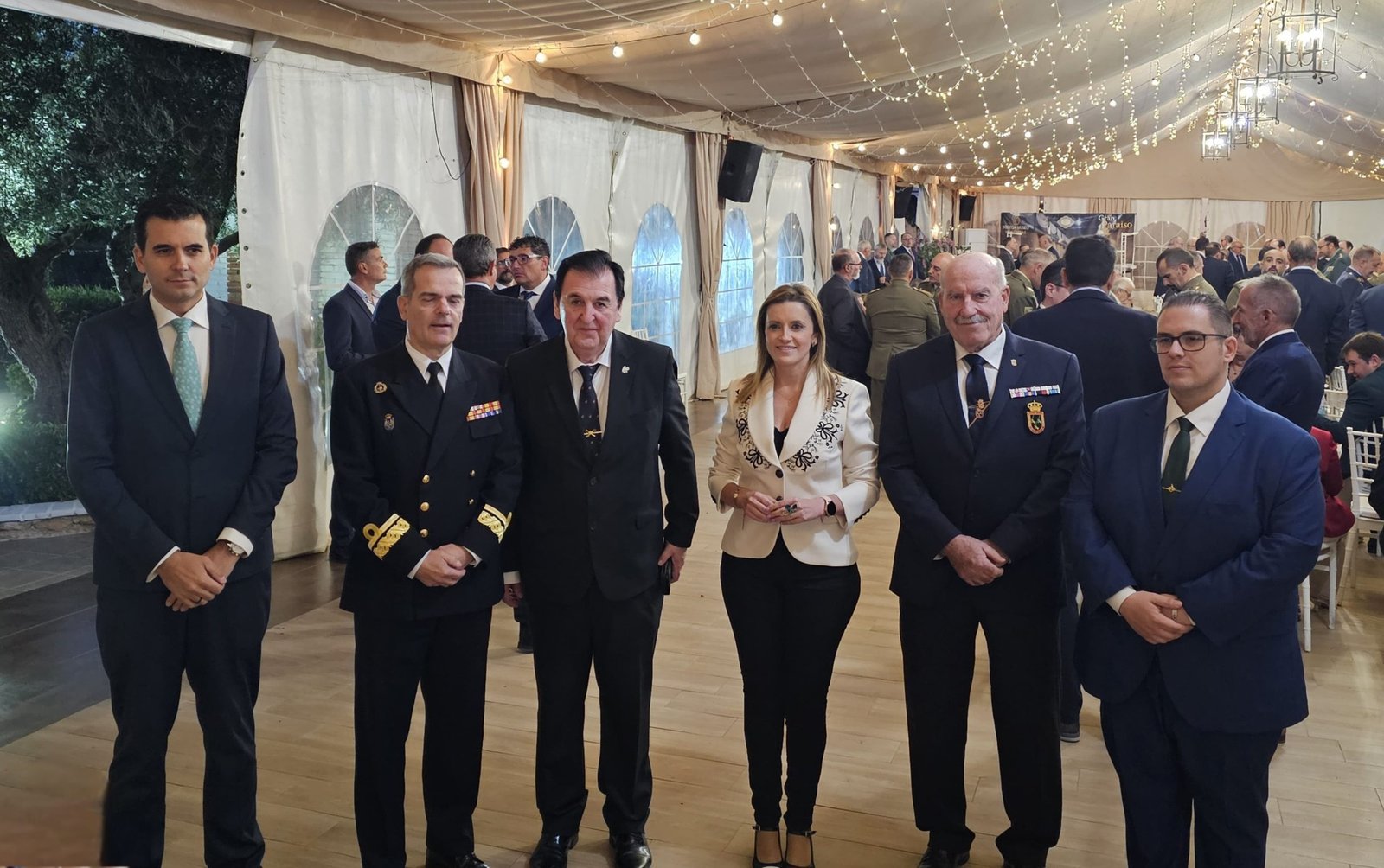 Valdepeñas rinde tributo a la Armada y Fuerzas de Seguridad por su labor en la cohesión nacional